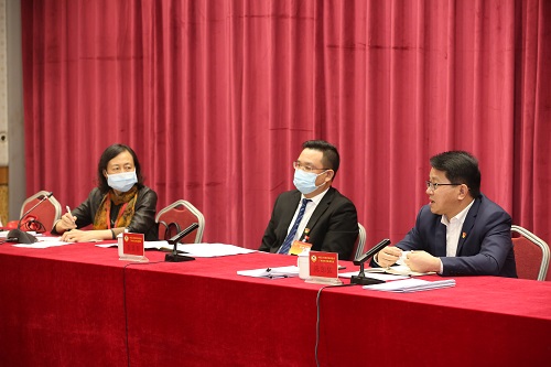 区委书记陈加猛、区委常委查显春下组与委员交流