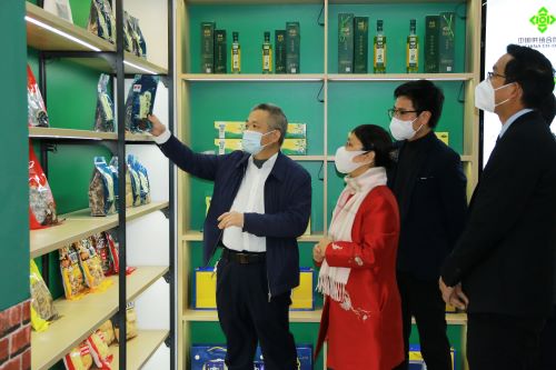 OB体育
委常委、副区长刘庆进到供销安心优选消费帮扶馆指导.jpg