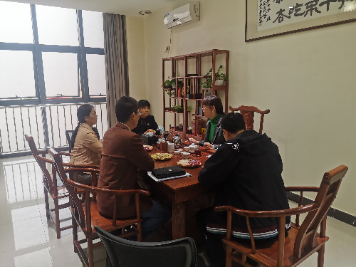 2023年3月30日下午，区人大常委会监察司法工委主任曾晓元带队到区人大代表方燕所在单位广东工程职业技术学院 (2).jpg