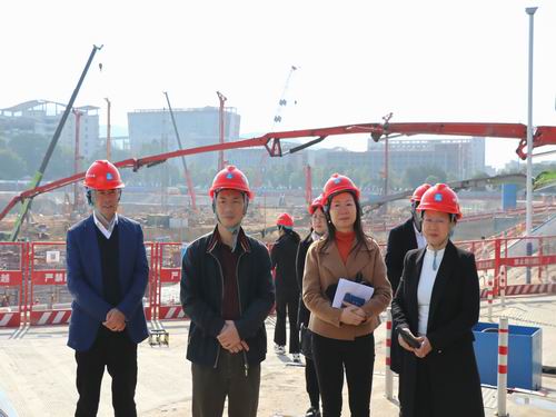 调整大小 照片2：参观中肿项目现场.jpg