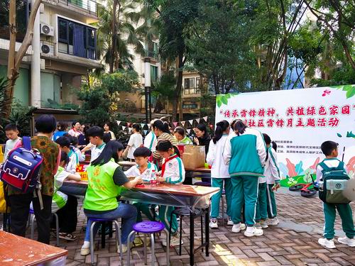 调整大小 图一：龙洞街绿洲社区雷锋月主题活动现场热闹非凡.jpg