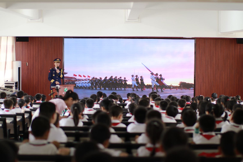 5曾嵘演讲.jpg