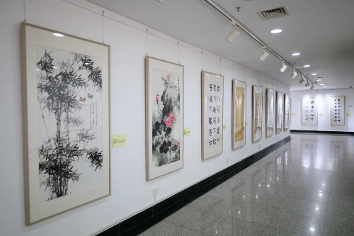 1OB体育
“天朗河清”廉洁文化书画展在区政府机关大院举办.webp.png